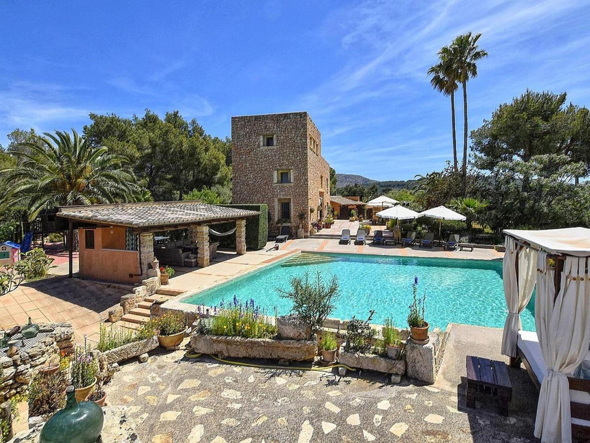Spacious With Private Pool